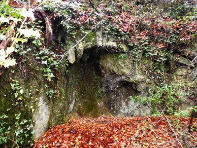 La plage du petit Lourdes. Emplacement de la grotte et de la fontaine